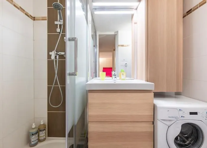 Апартаменти Ancolie - Free Parking Close To Lift - By Cozee